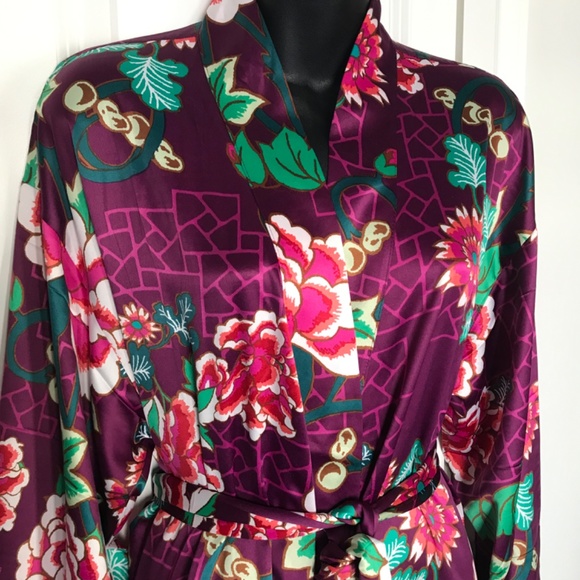 Natori Floral Purple Robe - Picture 2 of 6